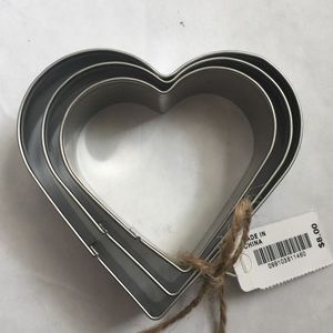 J Crew set of 3 heart cookie cutters NWT